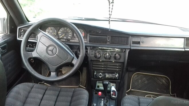 Mercedes 190 1992, 172,000 km - 2.0 l - Lerik