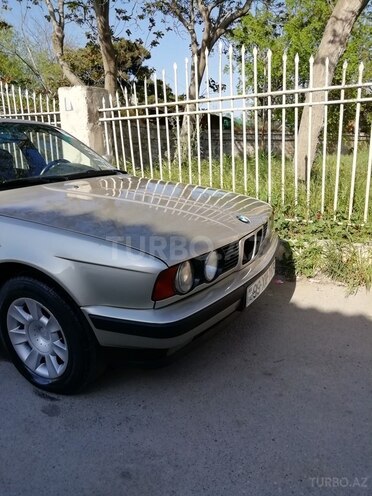 BMW 525 1988, 321,551 km - 2.5 л - Bakı