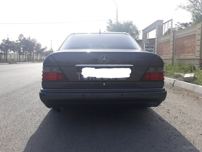 Mercedes E 220 1994, 340,000 km - 2.2 l - Sumqayıt