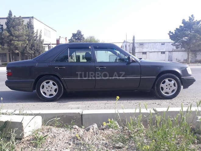 Mercedes E 220 1994, 340,000 km - 2.2 l - Sumqayıt