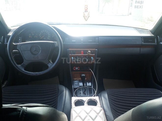Mercedes E 220 1994, 340,000 km - 2.2 l - Sumqayıt