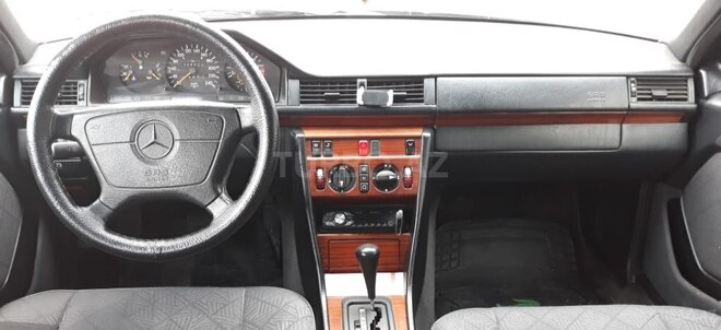 Mercedes E 220 1994, 340,000 km - 2.2 l - Sumqayıt