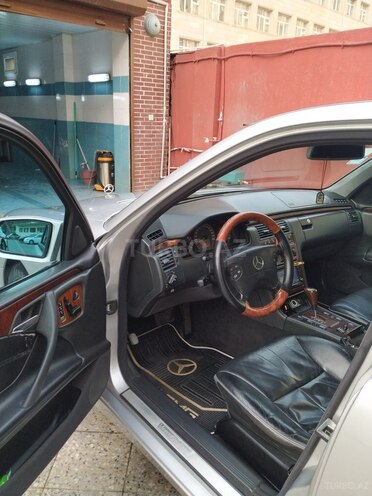 Mercedes E 320 2001, 238,000 km - 3.2 l - Bakı