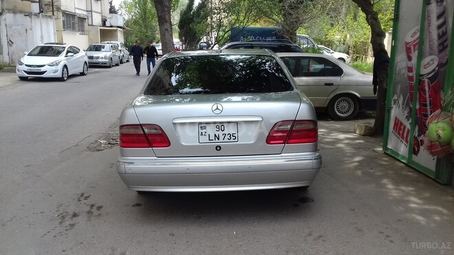 Mercedes E 240 1999, 197,872 km - 2.4 л - Bakı