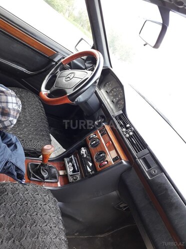 Mercedes E 250 1993, 460,000 km - 2.5 l - Bakı