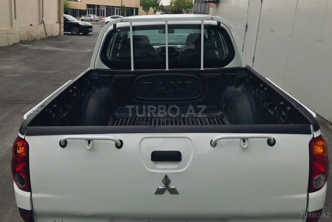 Mitsubishi L200 2011, 321,000 km - 2.5 l - Bakı