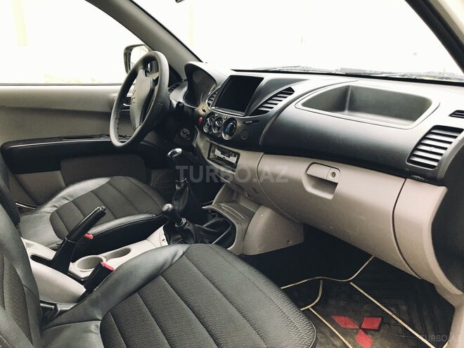 Mitsubishi L200 2011, 321,000 km - 2.5 l - Bakı
