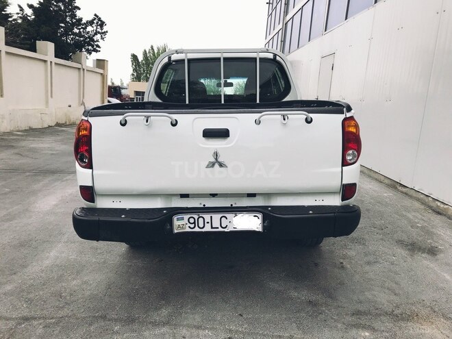 Mitsubishi L200 2011, 321,000 km - 2.5 l - Bakı