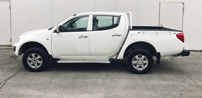 Mitsubishi L200 2011, 321,000 km - 2.5 l - Bakı
