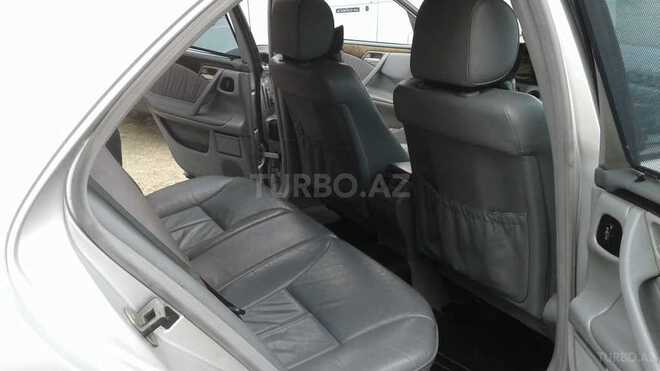 Mercedes E 240 1999, 312,000 km - 2.4 l - Bakı