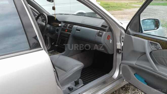 Mercedes E 240 1999, 312,000 km - 2.4 l - Bakı