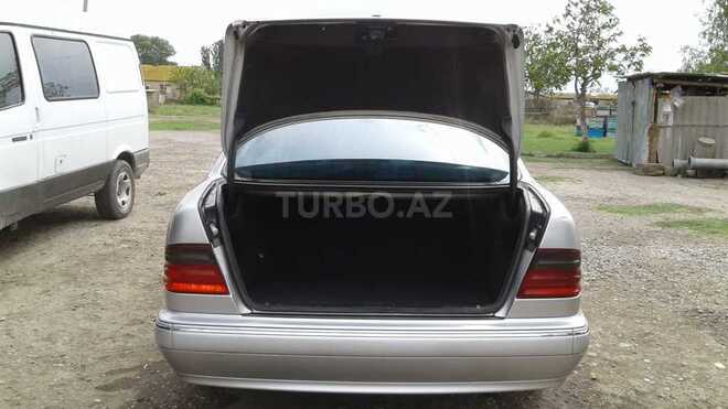 Mercedes E 240 1999, 312,000 km - 2.4 l - Bakı