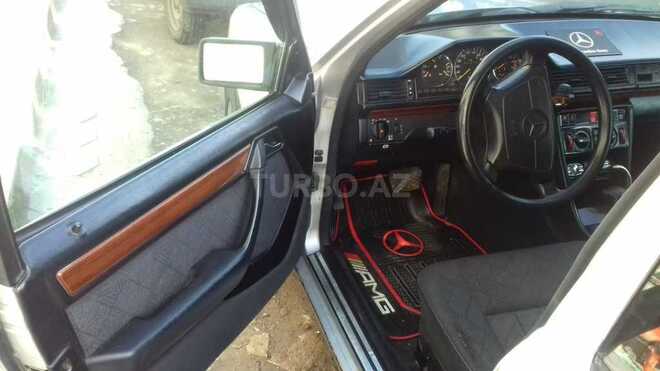 Mercedes E 220 1993, 253,000 km - 2.2 l - Masallı