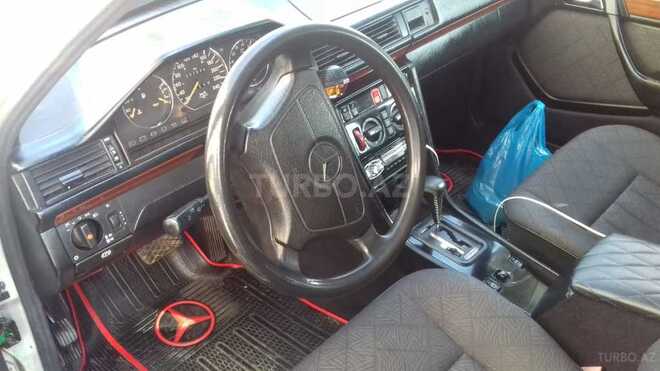 Mercedes E 220 1993, 253,000 km - 2.2 l - Masallı