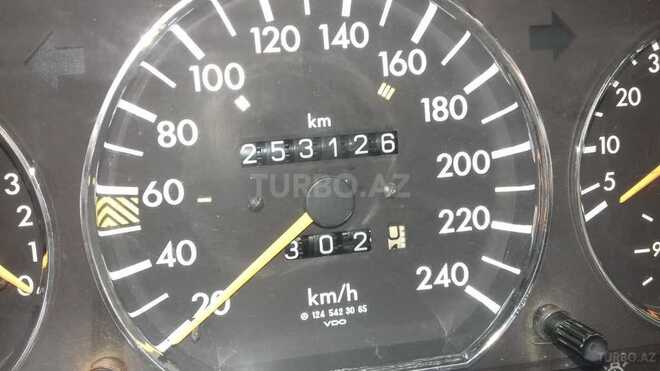 Mercedes E 220 1993, 253,000 km - 2.2 l - Masallı