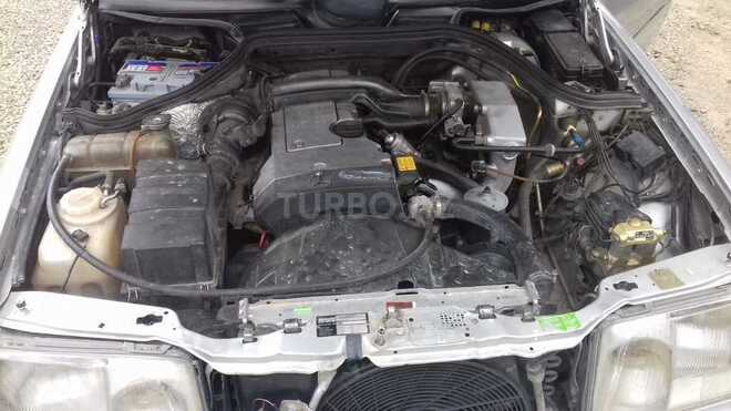 Mercedes E 220 1993, 253,000 km - 2.2 l - Masallı