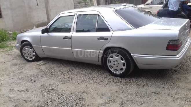 Mercedes E 220 1993, 253,000 km - 2.2 l - Masallı