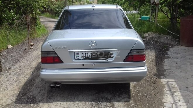 Mercedes E 220 1993, 253,000 km - 2.2 l - Masallı