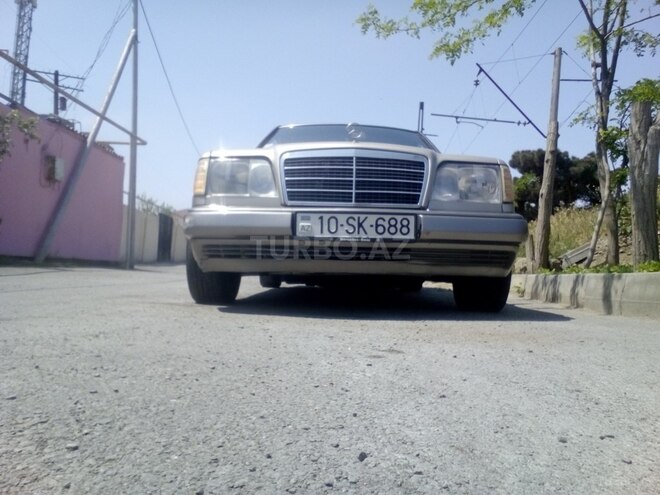 Mercedes E 220 1993, 3,211,000 km - 2.2 л - Bakı