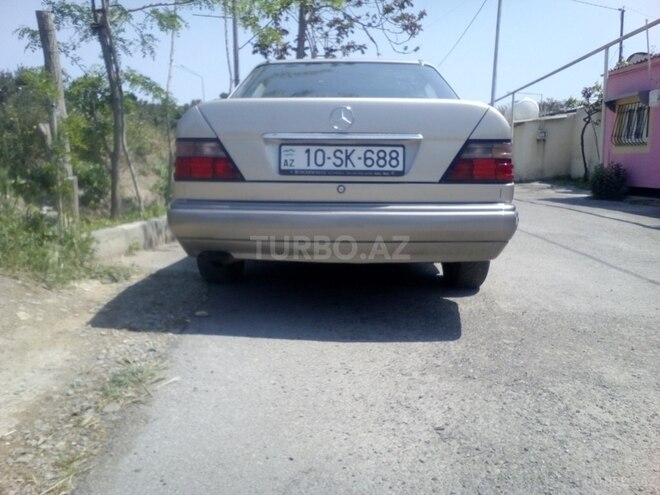 Mercedes E 220 1993, 3,211,000 km - 2.2 л - Bakı