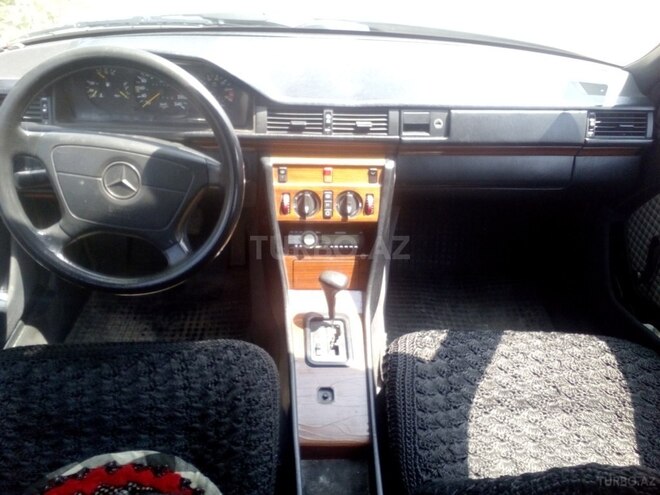 Mercedes E 220 1993, 3,211,000 km - 2.2 л - Bakı