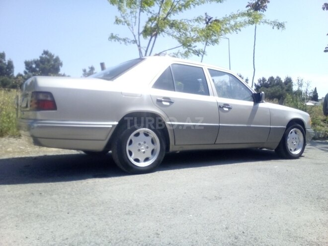 Mercedes E 220 1993, 3,211,000 km - 2.2 л - Bakı