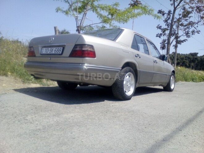 Mercedes E 220 1993, 3,211,000 km - 2.2 л - Bakı