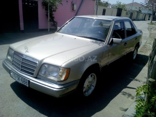 Mercedes E 220 1993, 3,211,000 km - 2.2 л - Bakı