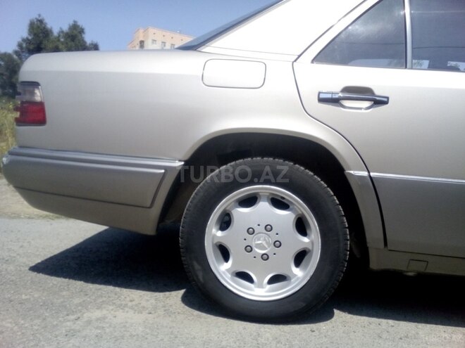 Mercedes E 220 1993, 3,211,000 km - 2.2 л - Bakı