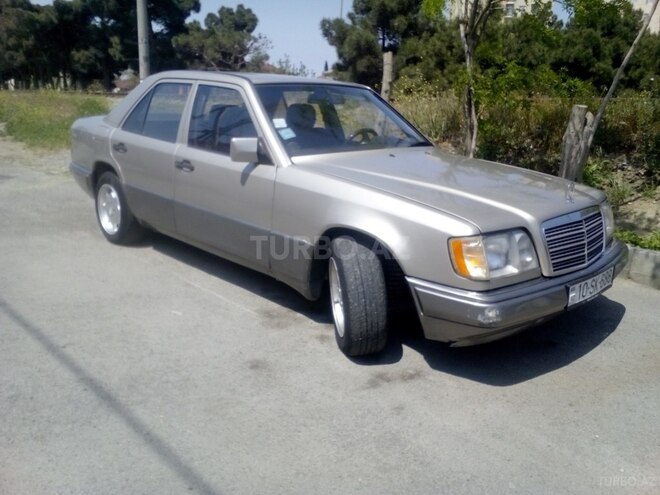 Mercedes E 220 1993, 3,211,000 km - 2.2 л - Bakı
