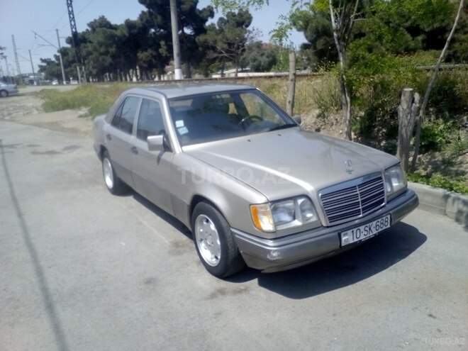 Mercedes E 220 1993, 3,211,000 km - 2.2 л - Bakı