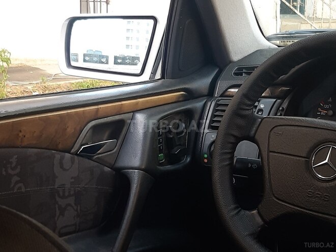 Mercedes E 280 1999, 285,000 km - 2.8 l - Bakı