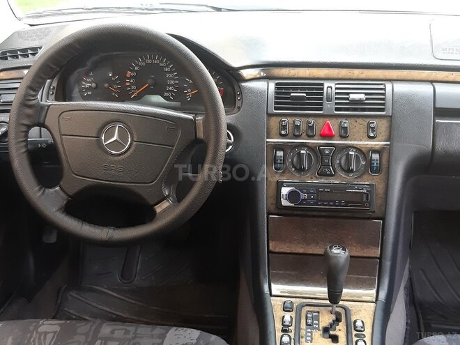 Mercedes E 280 1999, 260,000 km - 2.8 l - Bakı