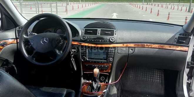 Mercedes E 220 2004, 234,000 km - 2.2 l - Bakı