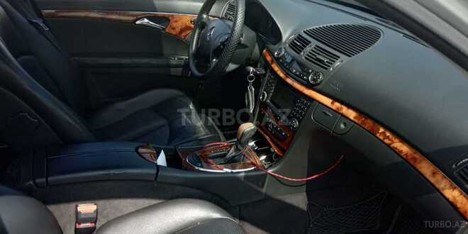 Mercedes E 220 2004, 234,000 km - 2.2 l - Bakı