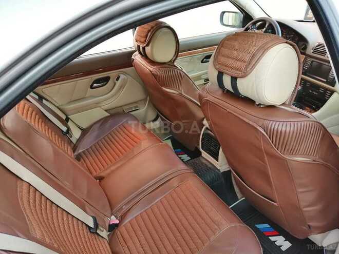 BMW 525 2002, 219,000 km - 2.5 л - Sumqayıt