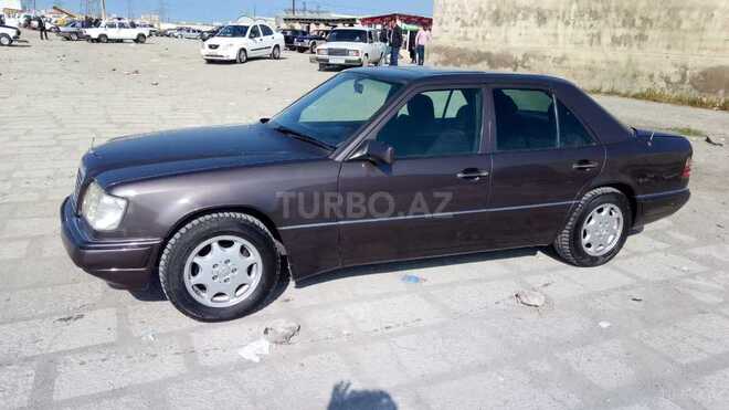 Mercedes E 280 1995, 329,000 km - 2.8 л - Sumqayıt