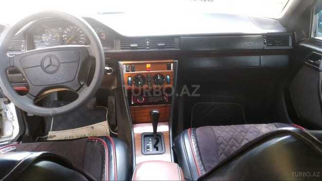 Mercedes E 220 1994, 380,000 km - 2.2 л - Sumqayıt