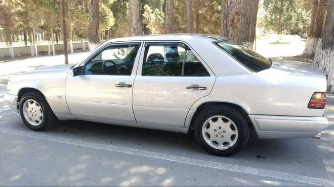 Mercedes E 220 1994, 380,000 km - 2.2 л - Sumqayıt