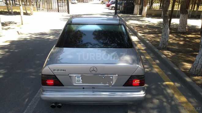 Mercedes E 220 1994, 380,000 km - 2.2 л - Sumqayıt