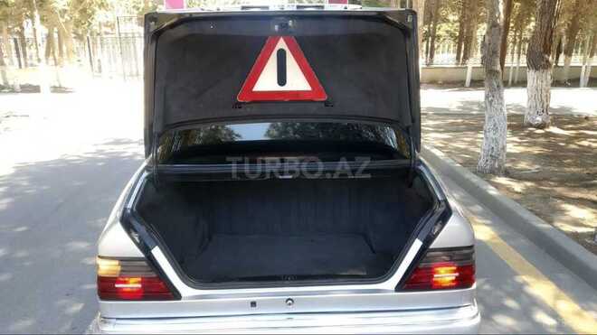 Mercedes E 220 1994, 380,000 km - 2.2 л - Sumqayıt