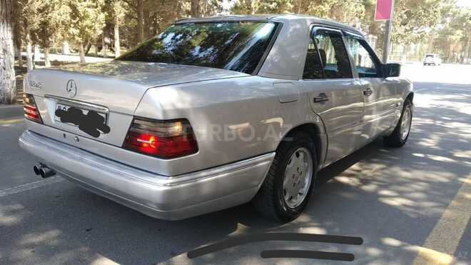 Mercedes E 220 1994, 380,000 km - 2.2 л - Sumqayıt