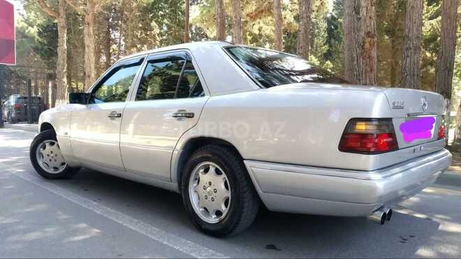 Mercedes E 220 1994, 380,000 km - 2.2 л - Sumqayıt