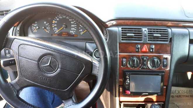 Mercedes E 240 1997, 256,000 km - 2.4 l - Bakı