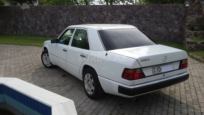 Mercedes E 250 1990, 315,000 km - 2.5 л - Bakı