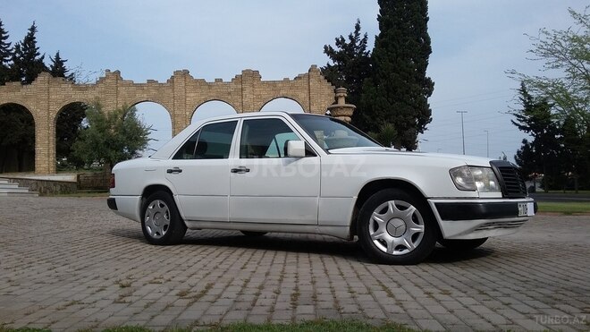Mercedes E 250 1990, 315,000 km - 2.5 л - Bakı
