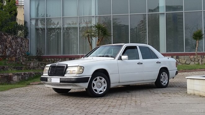 Mercedes E 250 1990, 315,000 km - 2.5 л - Bakı