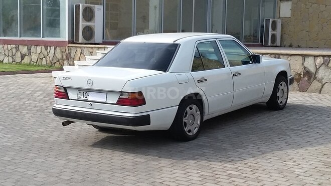 Mercedes E 250 1990, 315,000 km - 2.5 л - Bakı