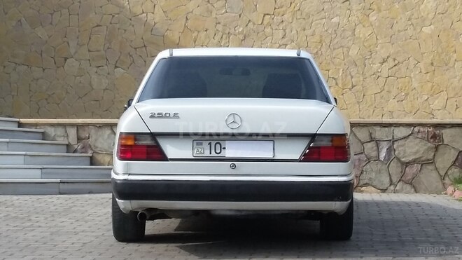 Mercedes E 250 1990, 315,000 km - 2.5 л - Bakı