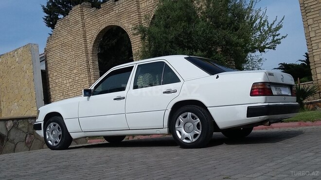 Mercedes E 250 1990, 315,000 km - 2.5 л - Bakı